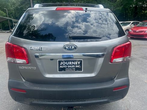Used 2011 Kia Sorento AWD LX image 4