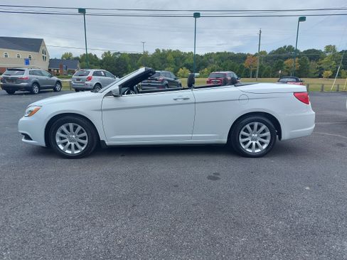 Used 2011 Chrysler 200 Touring image 4