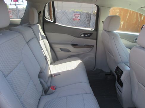 Used 2018 GMC Acadia SLT-1 Sport Utility 4D FWD image 16