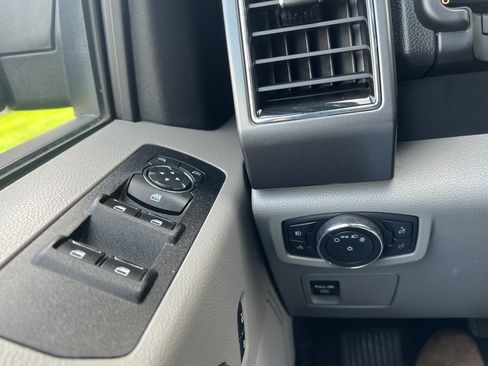 Used 2018 Ford F150 XLT image 35