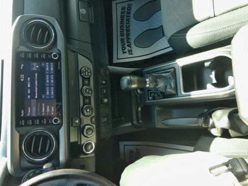 Used 2020 Toyota Tacoma image 58