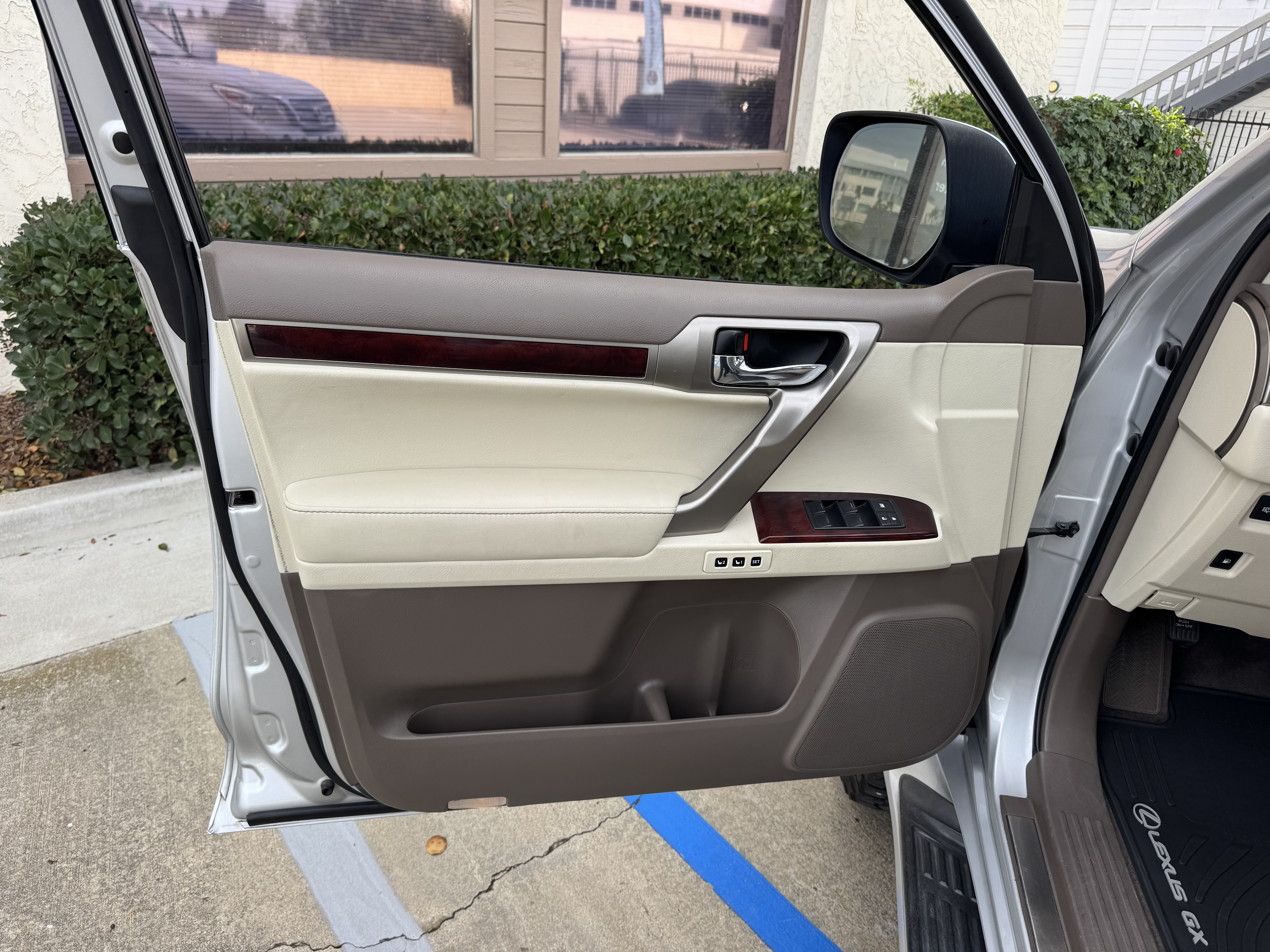 Used 2012 Lexus GX 460 Premium AWD/4WD image 16