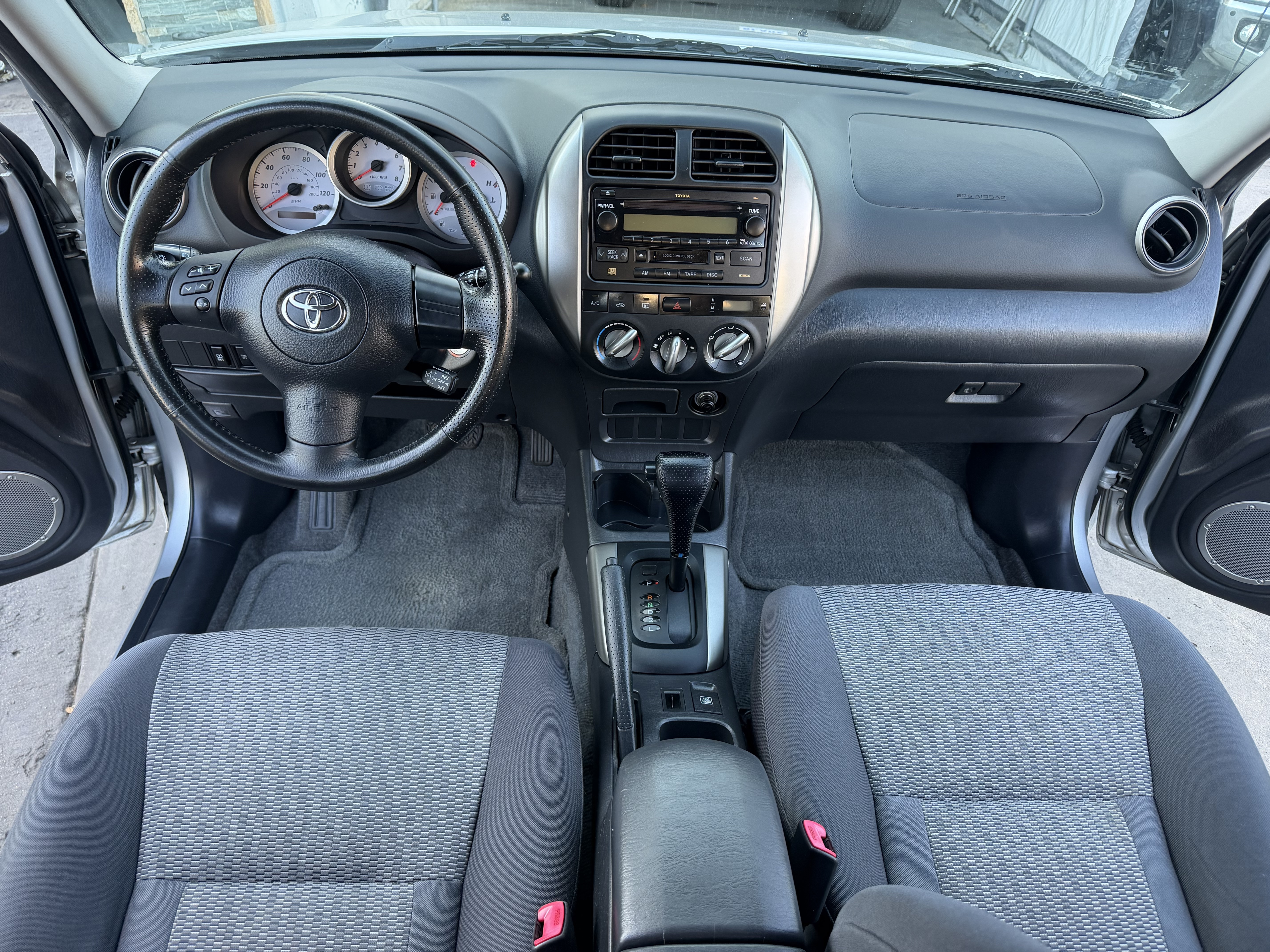 Used 2004 Toyota RAV4 L FWD image 39