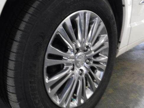 Used 2011 Chrysler Town & Country Limited image 21