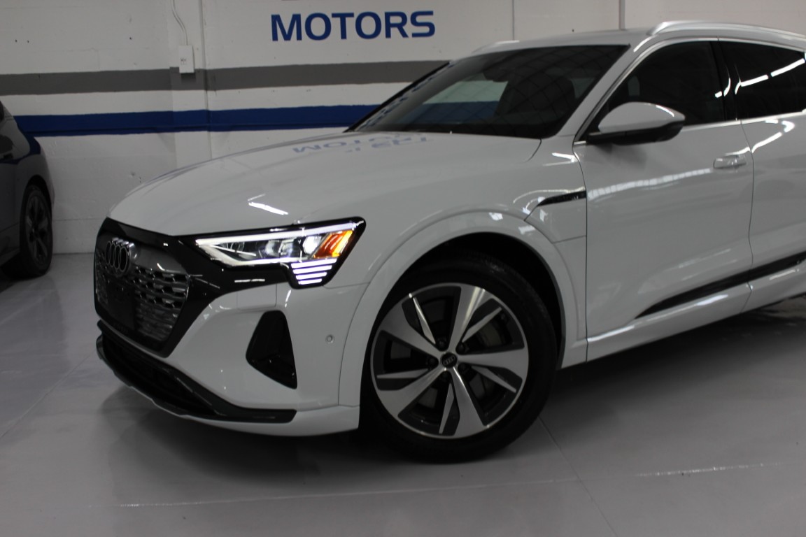 Used 2024 Audi Q8 e-tron Premium Plus AWD/4WD image 5