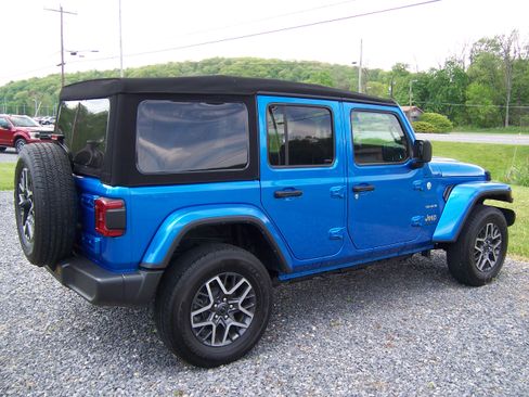 Used 2024 Jeep Wrangler 4WD Unlimited Sahara image 3