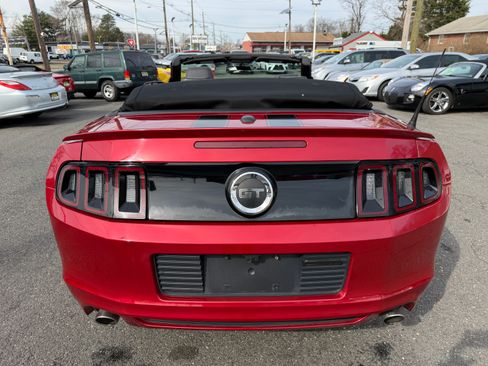 Used 2013 Ford Mustang GT Premium image 31