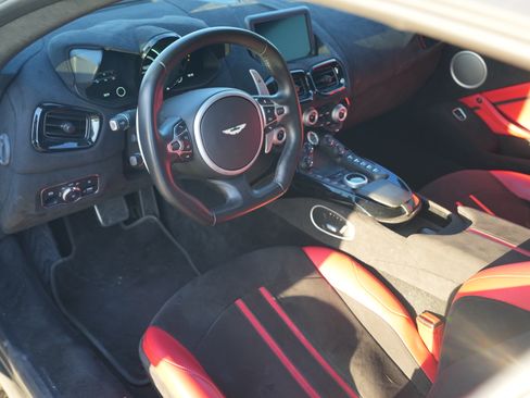 Used 2020 Aston Martin V8 Vantage Coupe RWD image 32