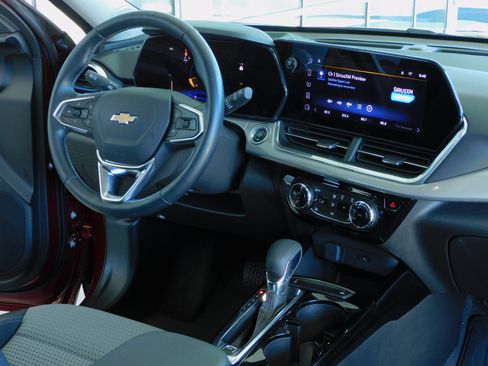 Used 2024 Chevrolet Trax LT w/ 1LT FWD image 22