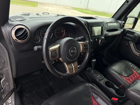 Used 2016 Jeep Wrangler 75th Anniversary AWD/4WD image 14