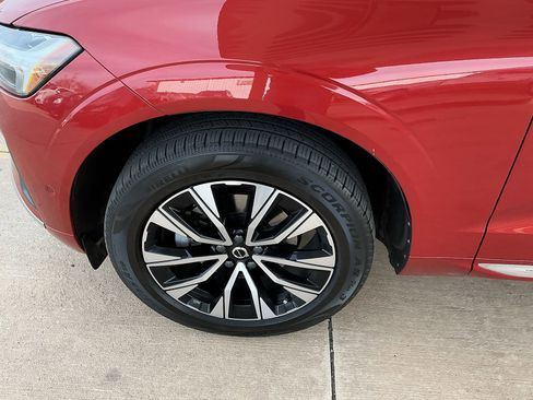 Used 2023 Volvo XC60 B5 Plus image 9