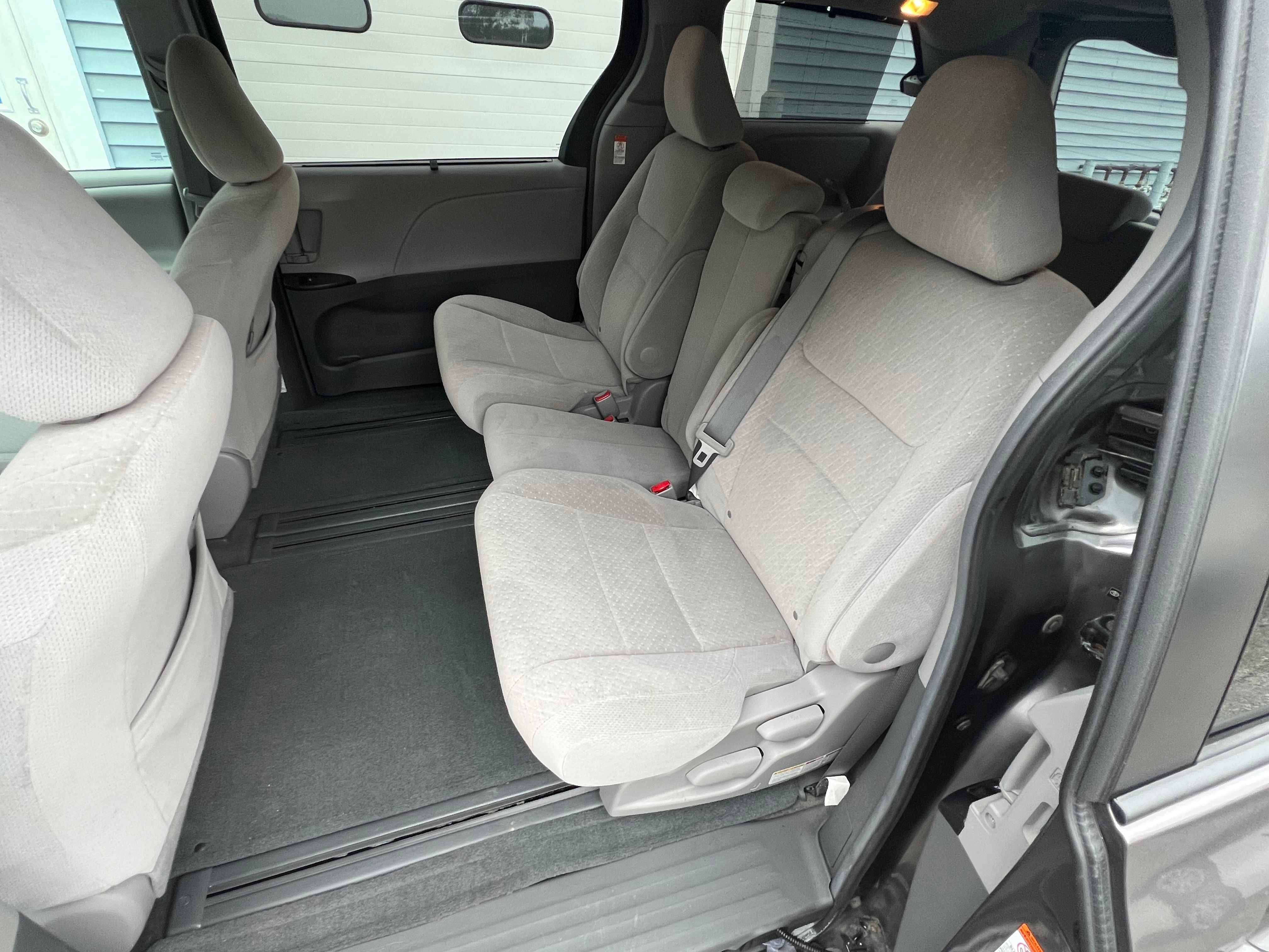Used 2015 Toyota Sienna LE FWD image 7