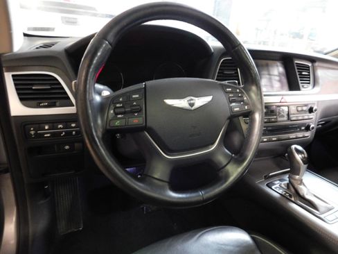 Used 2015 Hyundai Genesis 3.8 image 3