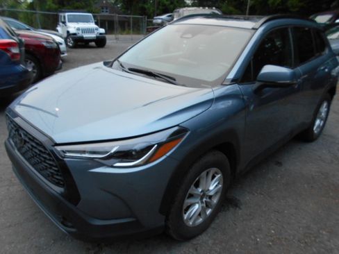 Used 2023 Toyota Corolla Cross AWD LE image 2