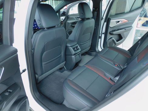 Used 2024 Chevrolet Equinox EV FWD RS w/2RS image 16