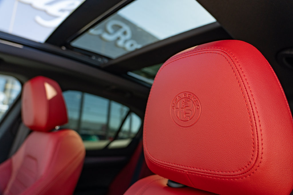 New 2025 Alfa Romeo Stelvio Sprint AWD/4WD image 16