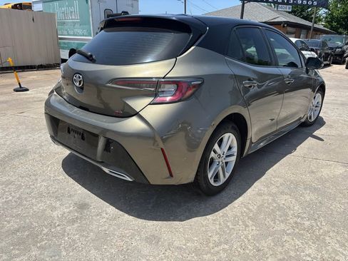 Used 2020 Toyota Corolla Hatchback FWD image 2