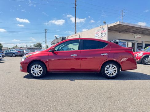 Used 2018 Nissan Versa SV FWD image 3