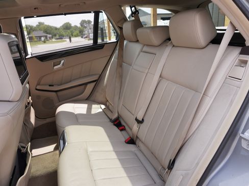 Used 2014 Mercedes-Benz E 350 4MATIC Wagon image 27
