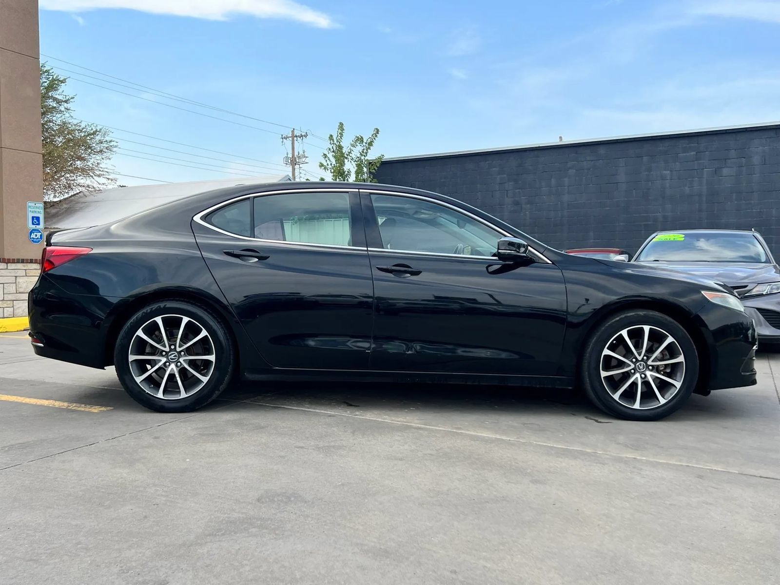 Used 2016 Acura TLX V6 FWD image 2