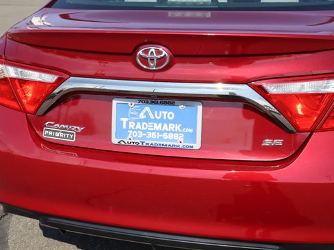 Used 2016 Toyota Camry SE image 11