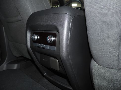 Used 2025 GMC Acadia Elevation image 24