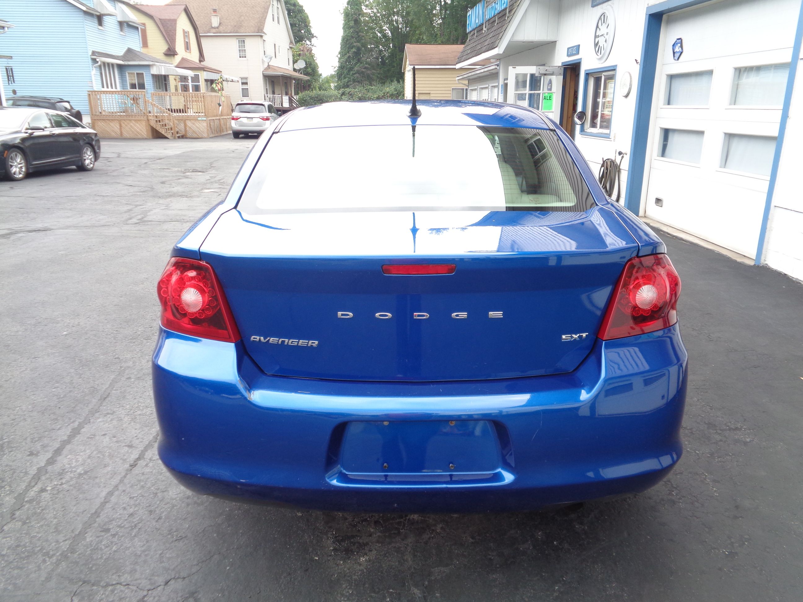 Used 2013 Dodge Avenger SXT FWD image 9