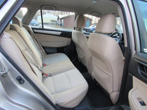 Used 2016 Subaru Outback 2.5i Premium image 19