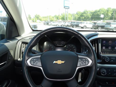 Used 2022 Chevrolet Colorado LT image 2