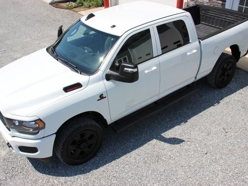 Used 2024 RAM 2500 4x4 Crew Cab Tradesman image 9