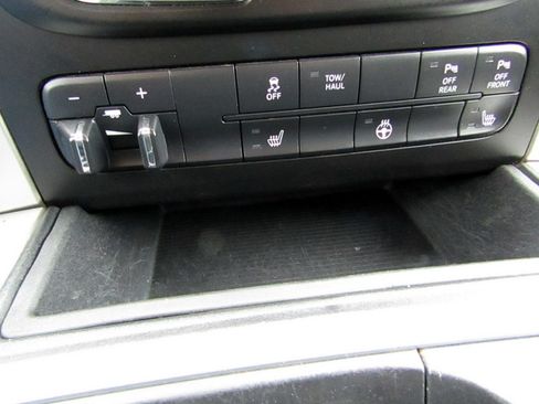 Used 2019 RAM 1500 Classic SLT image 22