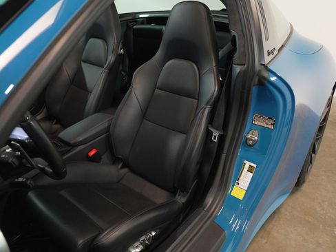 Used 2018 Porsche 911 Targa 4 GTS image 2