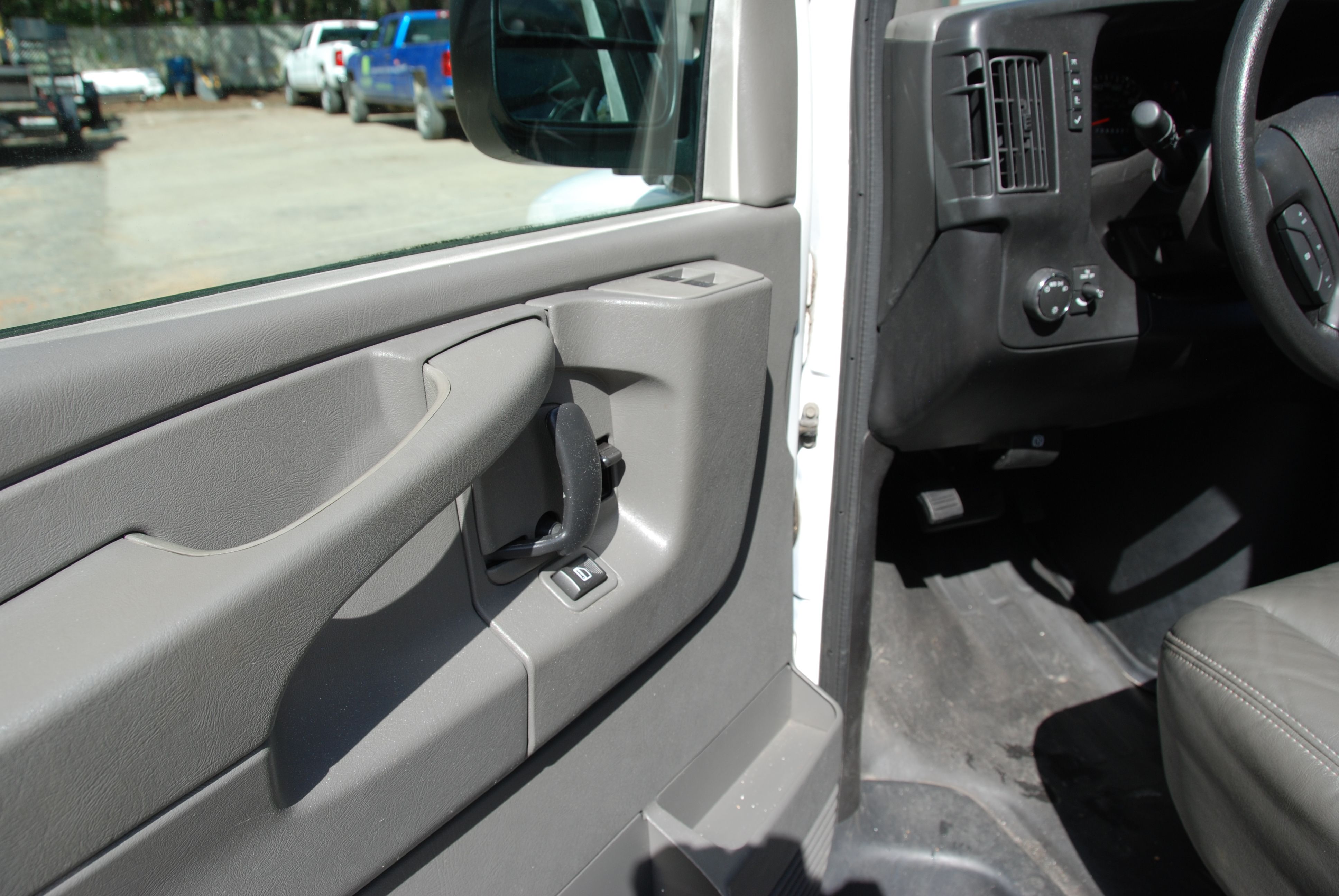 Used 2013 Chevrolet Express 1500 UNAVAIL RWD image 19