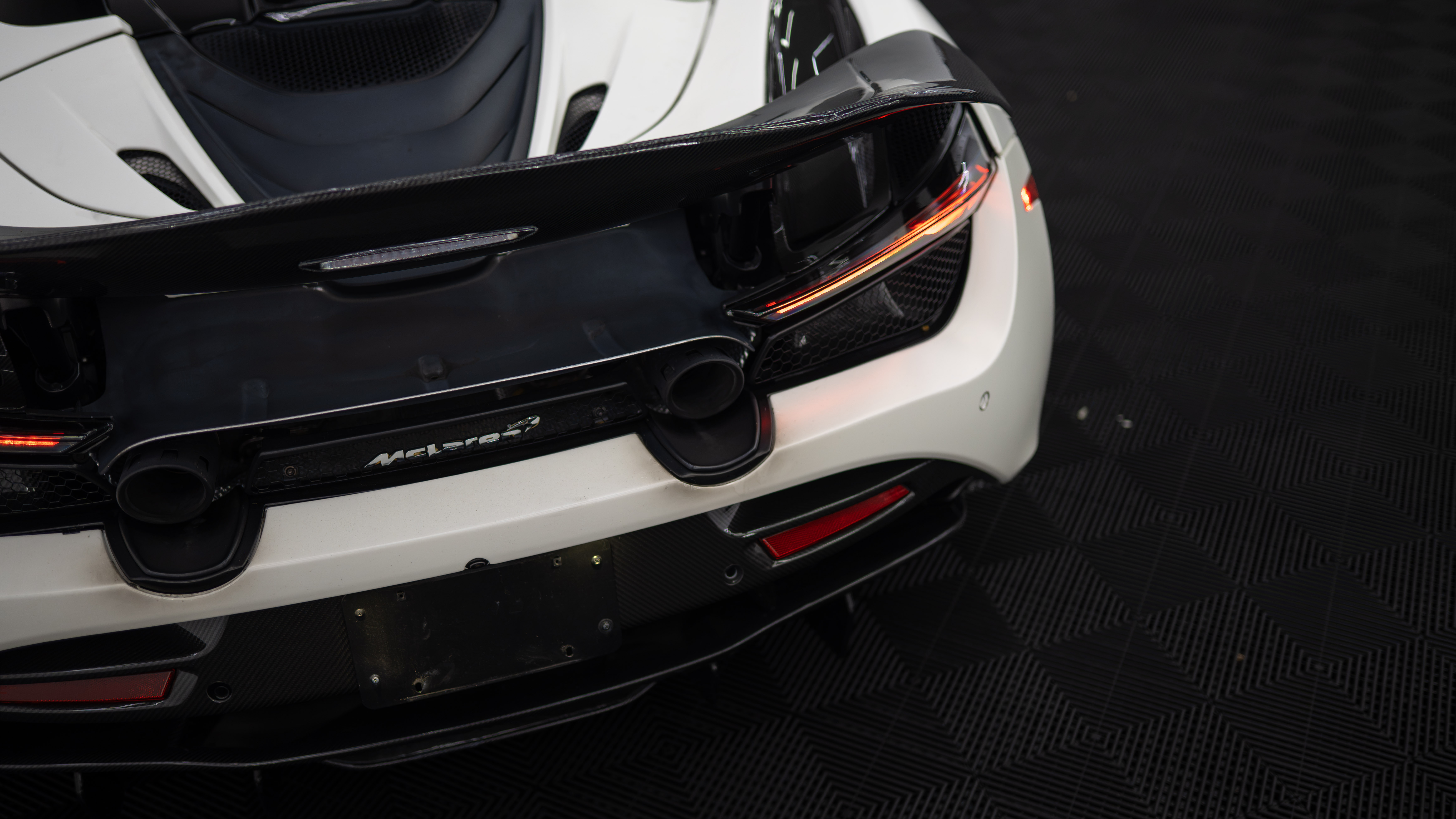Used 2020 McLaren 720S Spider RWD image 40