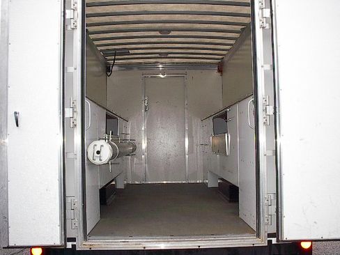 Used 2022 Chevrolet Express 3500 UNAVAIL RWD image 7