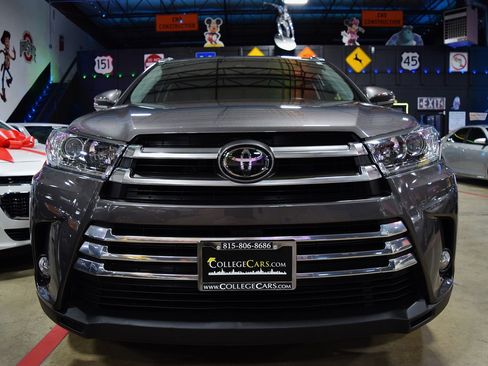 Used 2017 Toyota Highlander Limited image 10