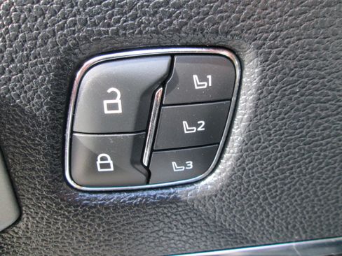 Used 2021 Ford F250 Lariat image 12