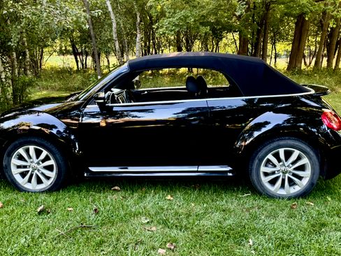 Used 2013 Volkswagen Beetle TDI Convertible FWD image 6