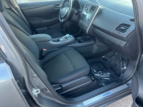 Used 2015 Nissan Leaf S image 9