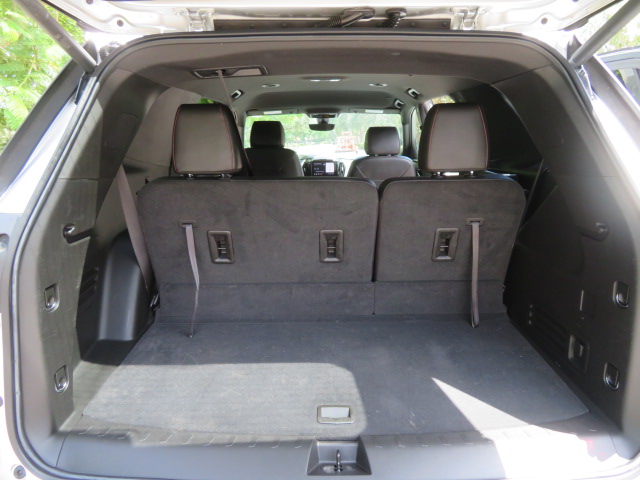Used 2022 Chevrolet Traverse FWD RS image 34
