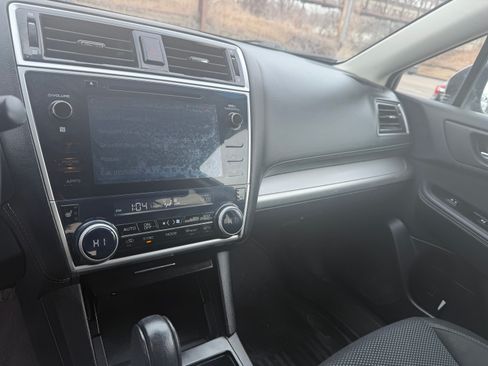 Used 2019 Subaru Outback 2.5i Premium image 16