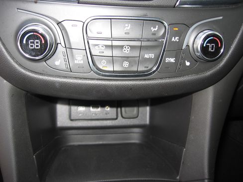 Used 2024 Chevrolet Equinox LT image 9