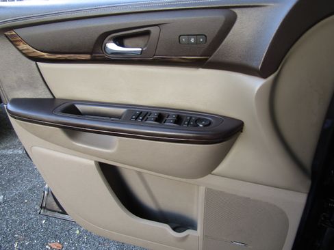 Used 2016 GMC Acadia FWD Denali image 18