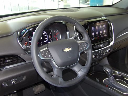 Used 2023 Chevrolet Traverse High Country image 18