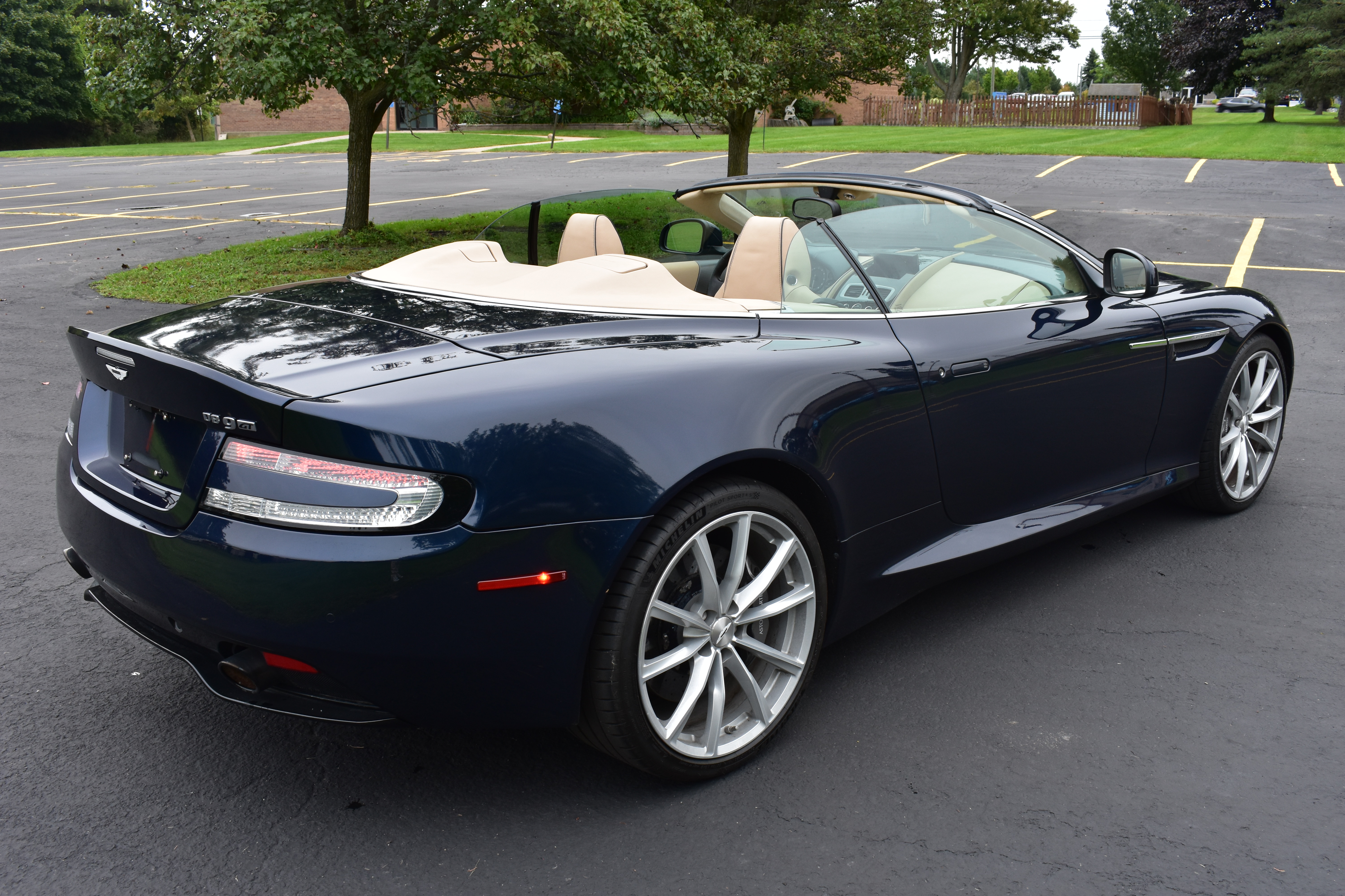 Used 2016 Aston Martin DB9 GT Volante RWD image 14