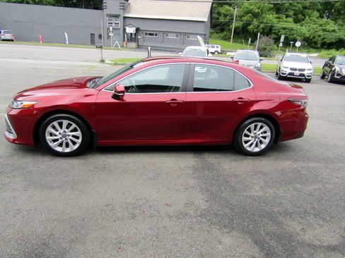 Used 2021 Toyota Camry LE FWD image 5