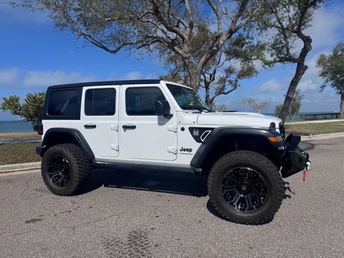 Used 2024 Jeep Wrangler 4WD Unlimited Sport image 11