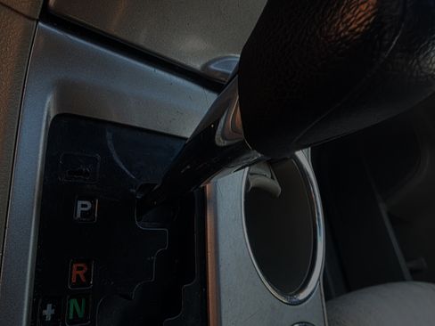 Used 2012 Toyota Highlander FWD image 14