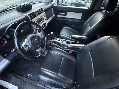 Used 2012 Toyota FJ Cruiser image 8