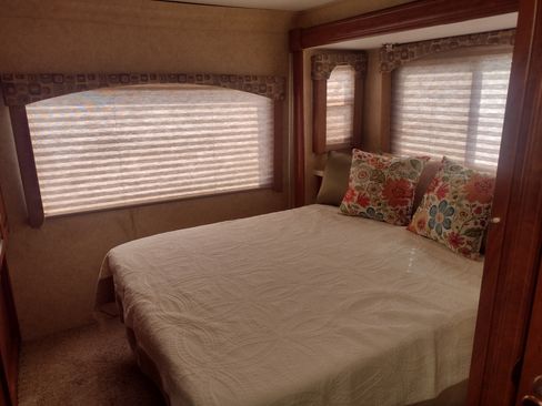 Used 2011 Ford E-450 and Econoline 450 image 51